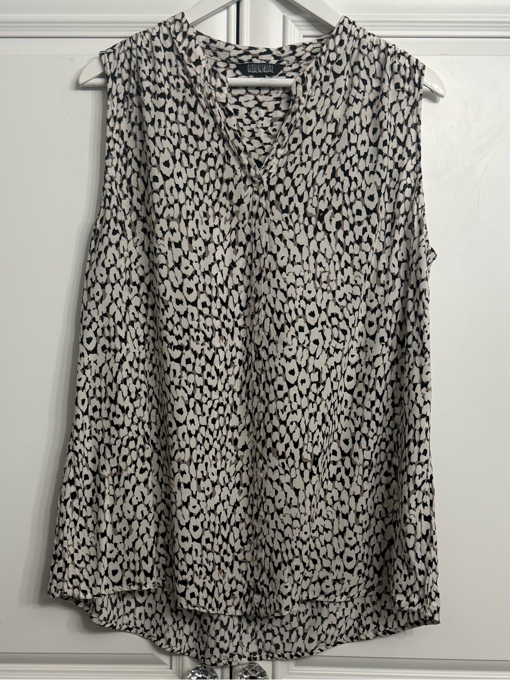 Nicole Miller Black and Cream Animal-Print Sleeveless V-Neck Blouse Top Size XL